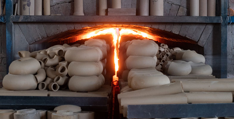 Develop efficient and environmentally friendly refractory materials to promote the upgrading and tra